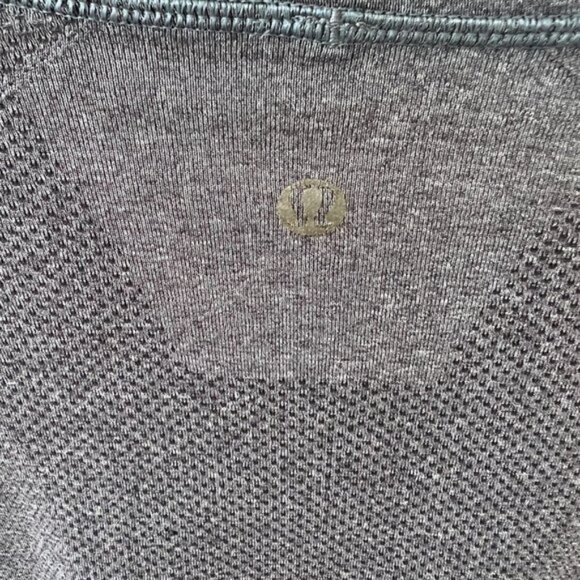 Lululemon Men's Long Sleeved Athletic Tee Size Medium - Picture 6 of 7